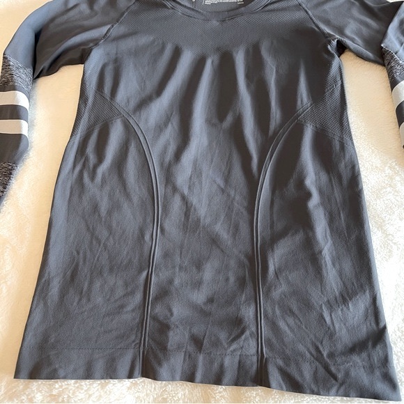 Zella Workout Top🤍 - Picture 9 of 12